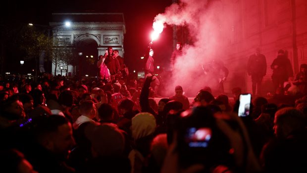 Oslavy v ulicích Paříže po postupu Francie do finále mistrovství světa
