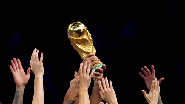 Hráči Argentiny slaví zisk titulu mistrů světa