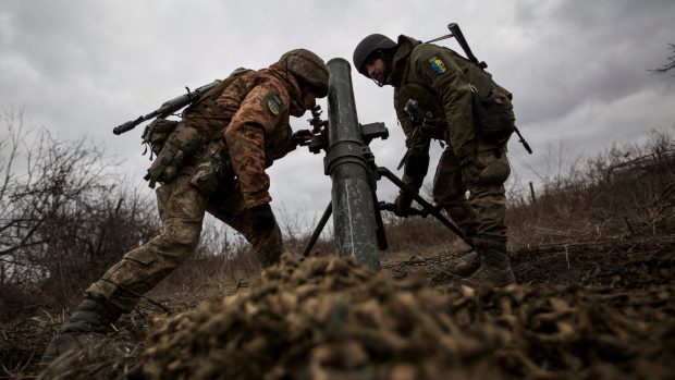 Ukrajinští vojáci na předměstí Bachmutu připravují útok na ruskou armádu