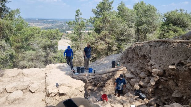 Expedice Tel Azeka je největší archeologickou akcí v Izraeli a pro studenty je to prý jedinečná praxe