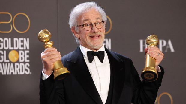 Steven Spielberg s cenami pro nejlepší filmové drama (Fabelmanovi) a nejlepšího režiséra