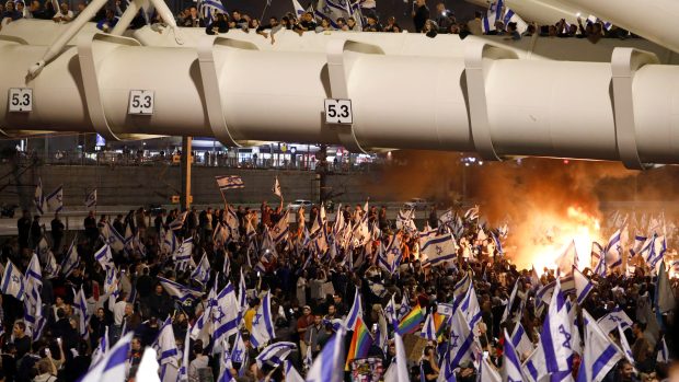 Demonstrace v Tel Avivu blokovala hlavní silniční tah