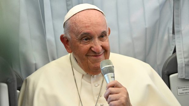 Papež dostal pozvání na Ukrajinu od tamní vlády už několikrát, ale dosud tam nejel se zdůvodněním, že by chtěl jednat o míru také v Moskvě