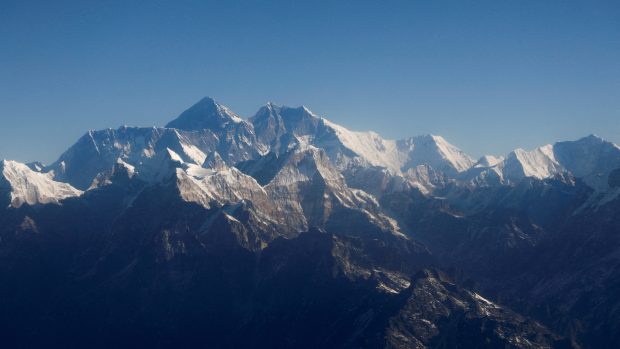Expediční turistika je významným zdrojem peněz pro nepálské úřady, šerpy i expediční agentury