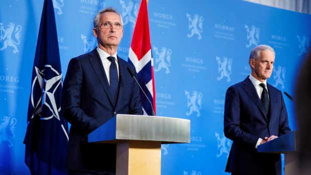 Generální tajemník Severoatlantické aliance Jens Stoltenberg na tiskové konferenci s norským premiérem Jonasem Gahr Storem, Oslo, 30. května 2023