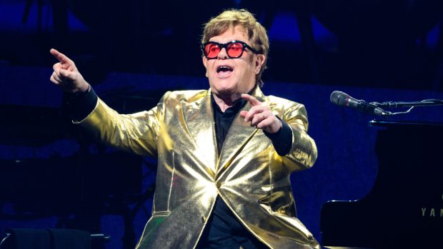 Elton John na koncertu v Glastonbury
