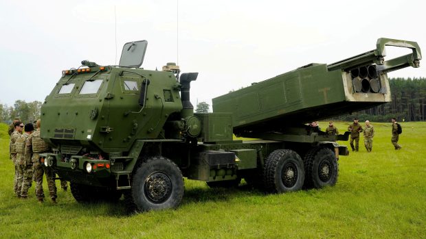 Raketový systém HIMARS na vojenském cvičení v Lotyšsku