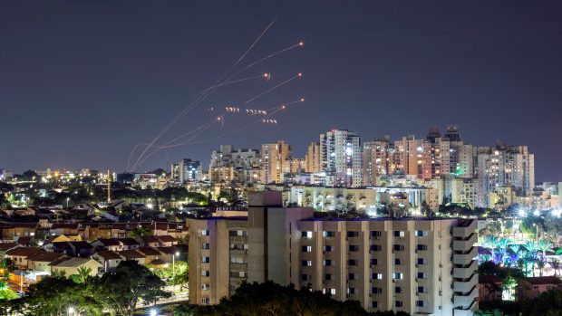 Izraelský protiraketový systém zachycuje rakety odpálené z pásma Gazy