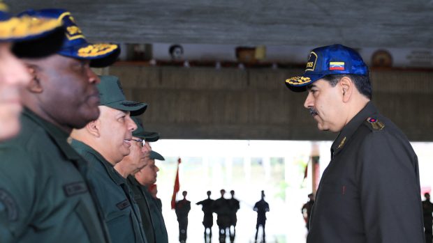 Venezuelský prezident Nicolás Maduro nařídil vojenské cvičení kvůli britské lodi vyslané Londýnem na podporu Guyany