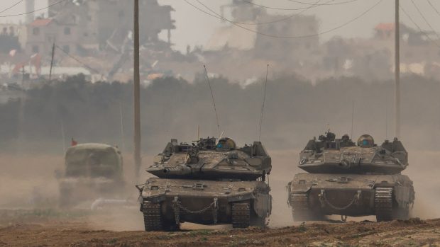 Izraelské tanky znovu vjíždějí do Izraele z Pásma Gazy