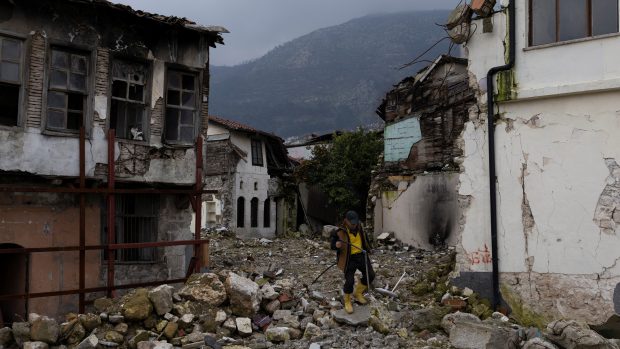 Zemětřesení v Turecku si v únoru 2023 vyžádalo na 53 500 obětí a 107 210 zraněných