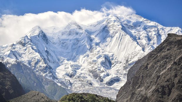 Pákistánská hora Rakapoši, s vrcholem ve výšce 7788 metrů.