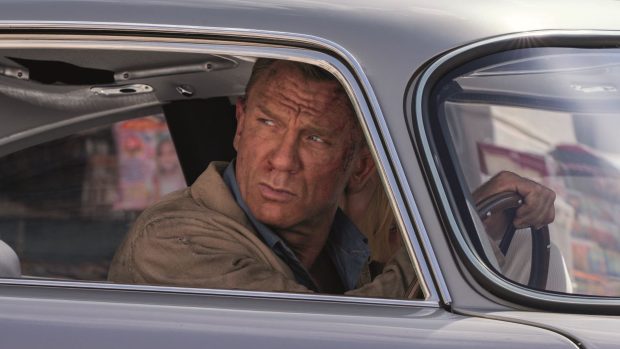 Daniel Craig jako James Bond ve snímku Není čas zemřít