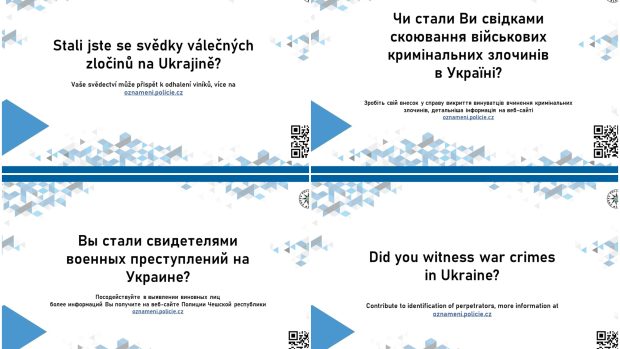 Plakáty Policie ČR ve čtyřech jazycích, kterými se snaží najít svědky válečných zločinů na Ukrajině.