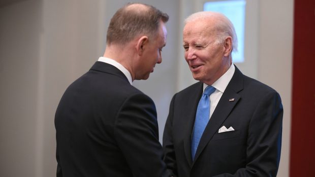 Joe Biden na jednání východních zemí NATO ve Varšavě