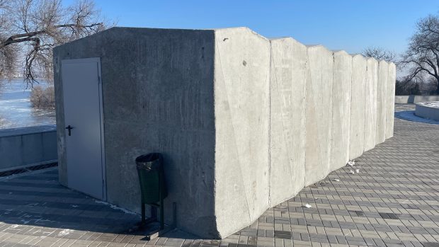 Kvalita dniprovských betonových úkrytů je podle Vránka nízká, před raketami a úlomky obyvatele města příliš neuchrání