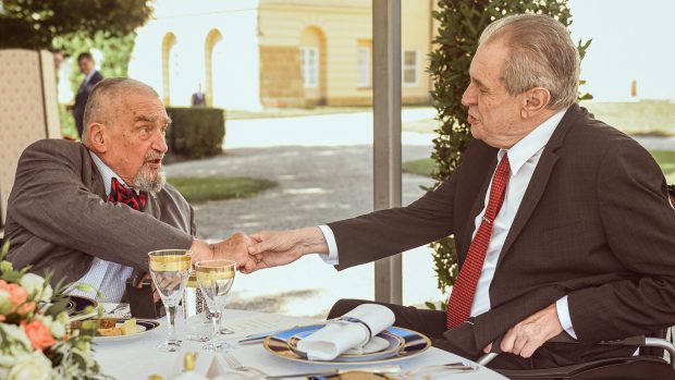Podle Schwarzenberga přišlo pozvání na oběd do Lán poprvé za Zemanovo funkční období