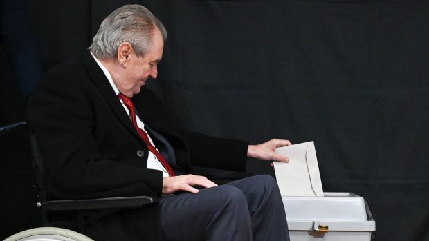 Současný prezident Miloš Zeman odvolil v druhém kole v Lánech