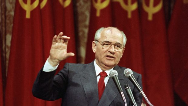Michail Gorbačov při projevu v San Franciscu v roce 1990. Ve stejném roce získal Nobelovu cenu míru a stal se prvním prezidentem Sovětského svazu.