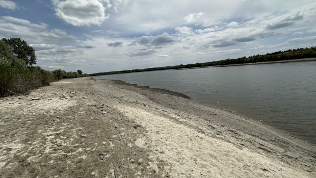 Zničení Kachovská přehrada rychle vysychá
