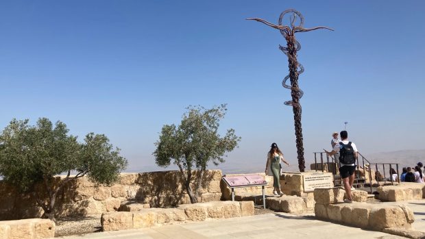 Jordánsko může turisty lákat i na několik poutních míst významných pro křesťany. Jedním z nich je hora Nebo