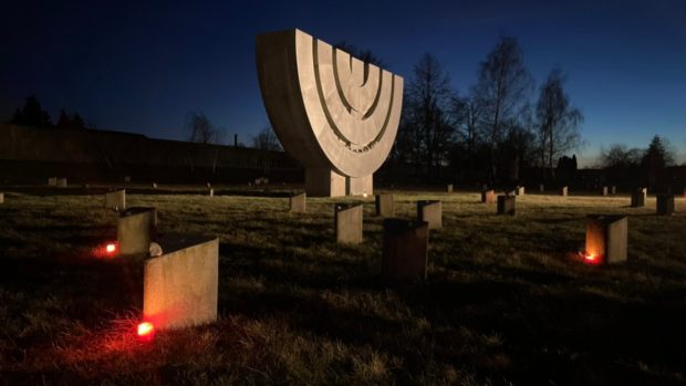 Průvod Terezínem na památku za oběti holokaustu