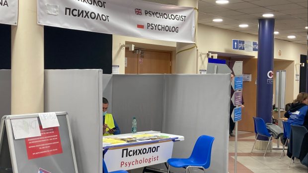 V přijímacích centrech pro běžence v Polsku jsou připraveni psychologové, kteří s nimi mluví i jejich mateřštinou