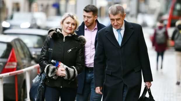 Andrej Babiš a Jana Nagyová přicházejí k soudu