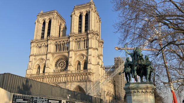 Opravy katedrály Notre-Dame pokračují i čtyři roky od požáru
