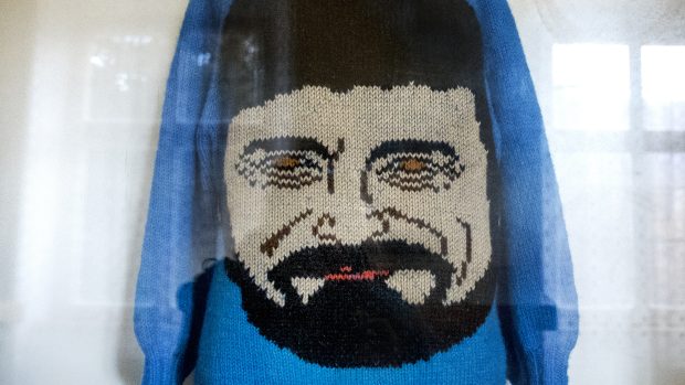V muzeu je k vidění i ručně pletený svetr s podobiznou Waldemara Matušky, který zpěvákovi věnovala věrná fanynka