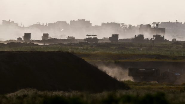 Konvoj v Gaze uprostřed probíhajícího konfliktu, pohled z izraelské hranice s Gazou na jihu Izraele