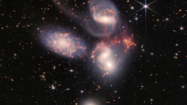 Stephanův kvintet je skupina pěti galaxií, které se na obloze objevují blízko sebe.