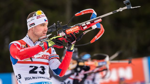 Michal Krčmář na střelnici při sprintu v Oslu
