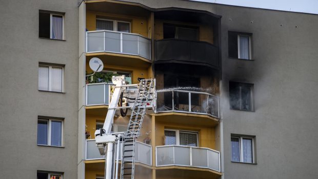 V Bohumíně začalo hořet v jednom z bytů v jedenáctém patře, jedenáct lidí zemřelo