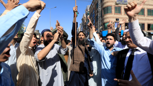 Protesty v pákistánském městě Pešavár proti zatčení bývalého premiéra Imrana Chána