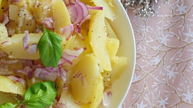 Přednosti bramborového salátu jsou lahodná chuť a stravitelnost
