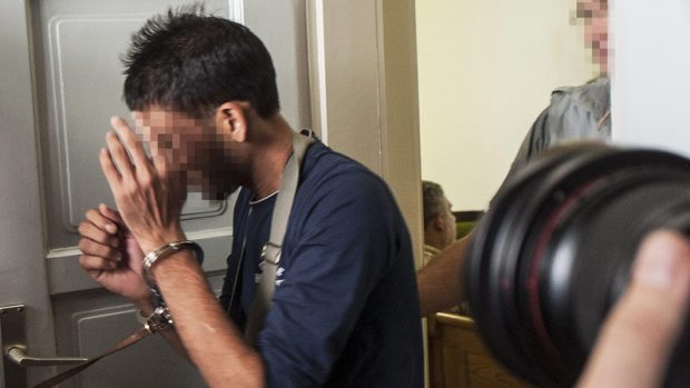 Jeden ze čtveřice obviněných mužů za archivním snímku ze 29. srpna 2015.