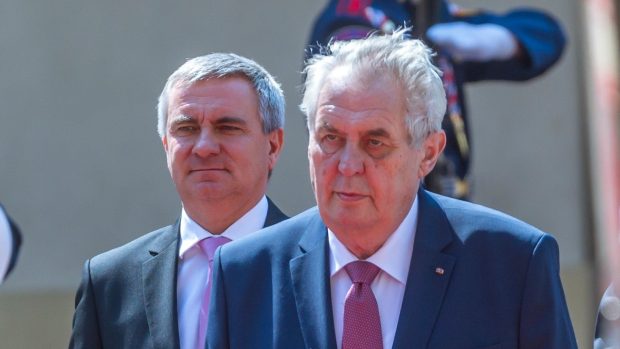 Prezident Miloš Zeman (vpravo) se svým kancléřem Vratislavem Mynářem