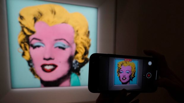 Slavný portrét herečky Marilyn Monroe od Andyho Warhola