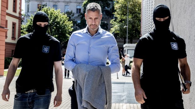 Podnikatel Michal Redl spojený s kauzou Dozimetr míří k soudu, který rozhodl o jeho vazbě
