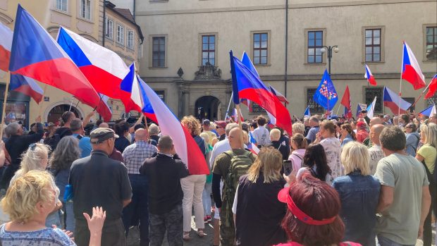 Protivládní demonstrace na pražském Malostranském náměstí 8. července 2022