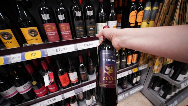 Víno se nově v Británii bude moct prodávat i v pintách (568 ml)