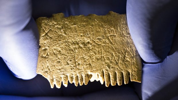 3700 let starý hřeben ze slonoviny nalezený v roce 2016 v Lachiši