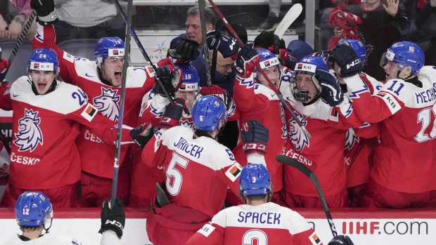 Čeští hokejoví junioři slaví postup do finále mistrovství světa