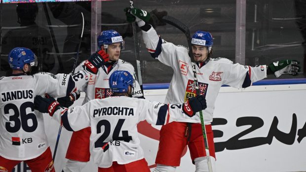 Čeští hokejisté porazili na úvod Švýcarských her Finsko 2:1 a vyhráli tak i čtvrtý zápas sezony