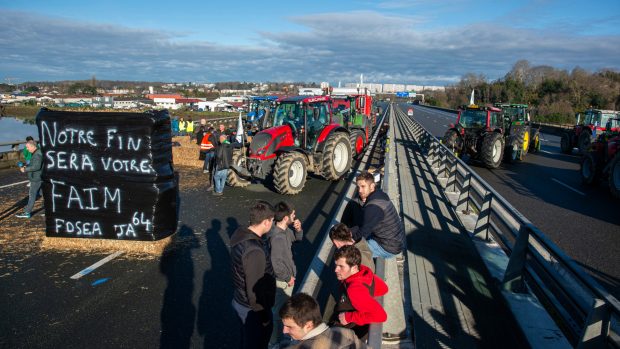 Protesty farmářů ve Francii pokračují i ve středu