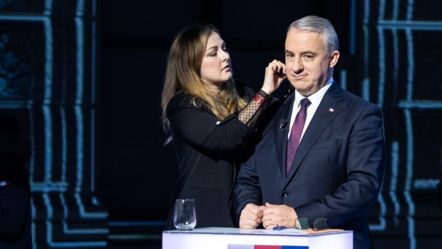 Josef Středula v přímém přenosu při debatě v České televizi odstoupil z kandidatury na prezidenta