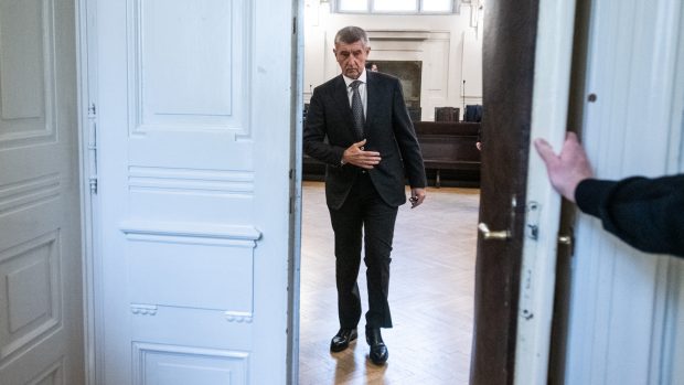 Andrej Babiš odchází od soudu, znovu se k němu vrátí 4. ledna příštího roku