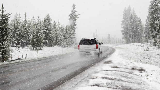 SUV, terénní auto, zima, počasí, sníh (ilustrační foto)
