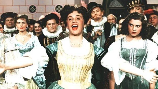 Už skoro sedm dekád drží kótu nejstarší zdokumentované princezny českých filmových pohádek Stella Májová. V roce premiéry Byl jednou jeden král (1954) jí bylo 31 let.